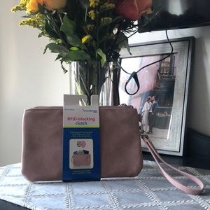 Travel Smart RFID-blocking Clutch